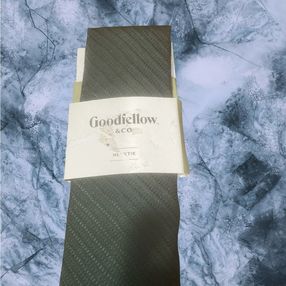 Goodfellow & Co Green Classic Tie with Diagonal Texture - Picture 2 of 4